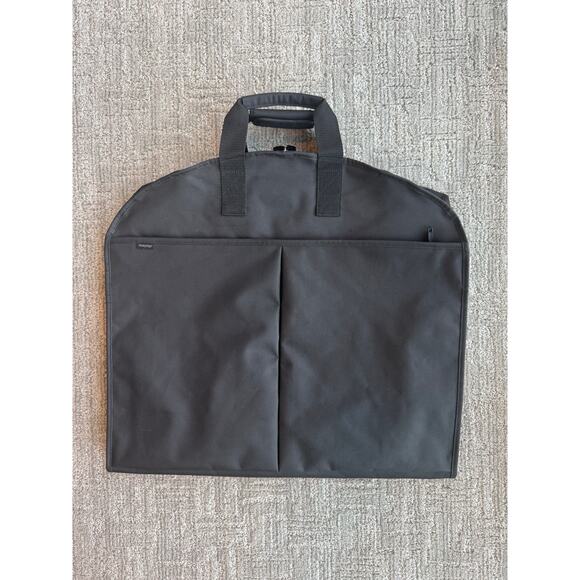 Wallybag Garment Bag 40” X 22” X 3”with large exterior pockets Like New - Picture 6 of 14